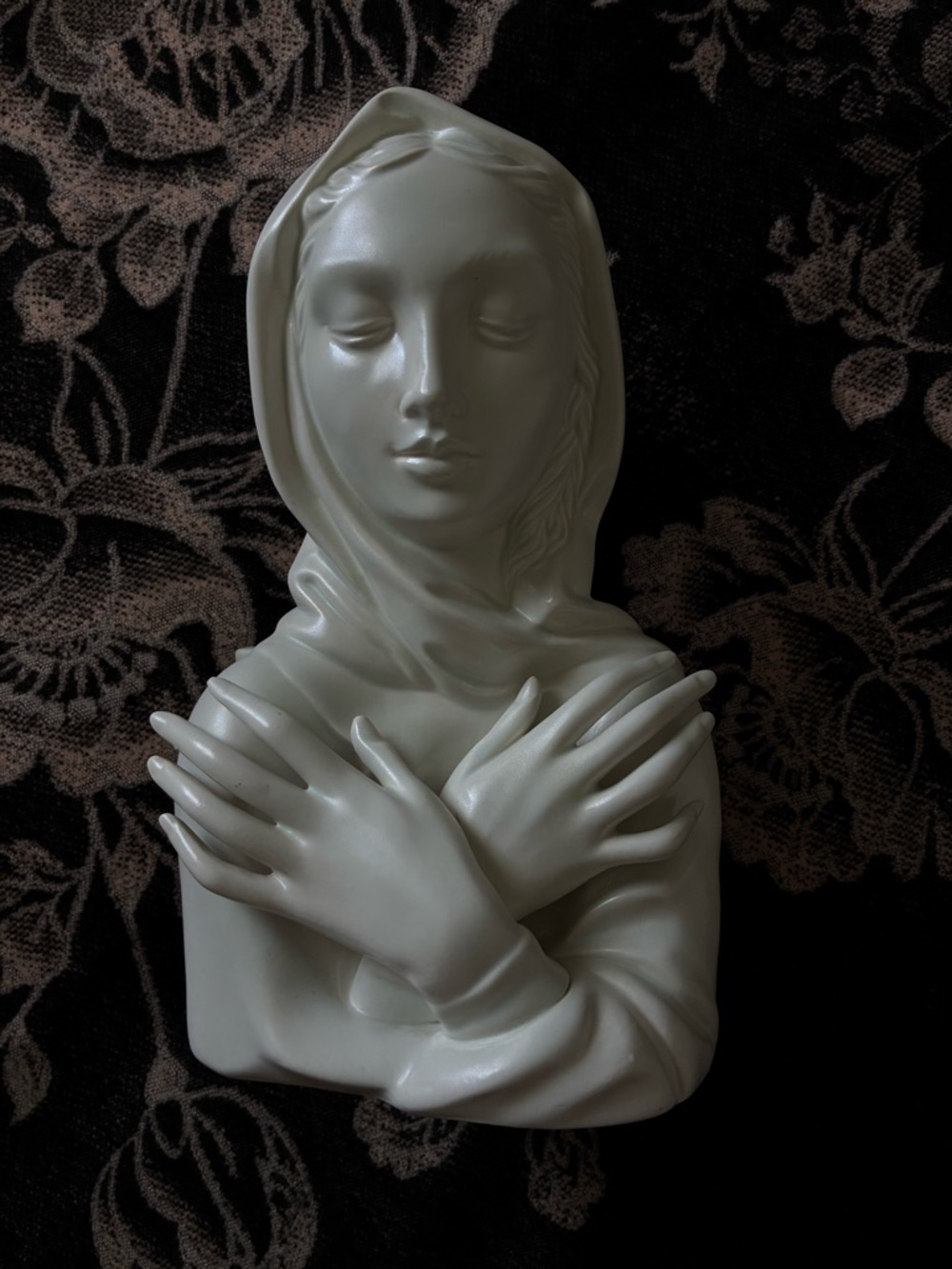 Contemporary White Madonna Sculpture - Unbranded Home Art Accent - Picture 5 of 12